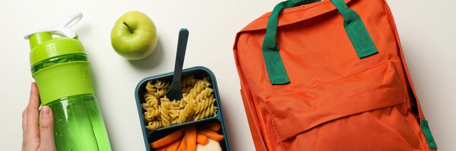 A healthy lunch and lunch tote